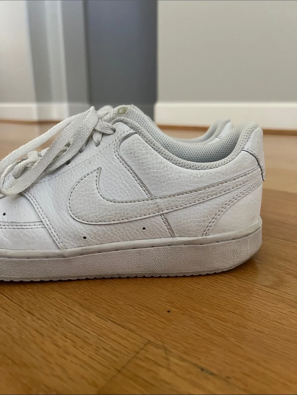 White Low-Top Nike Sneakers